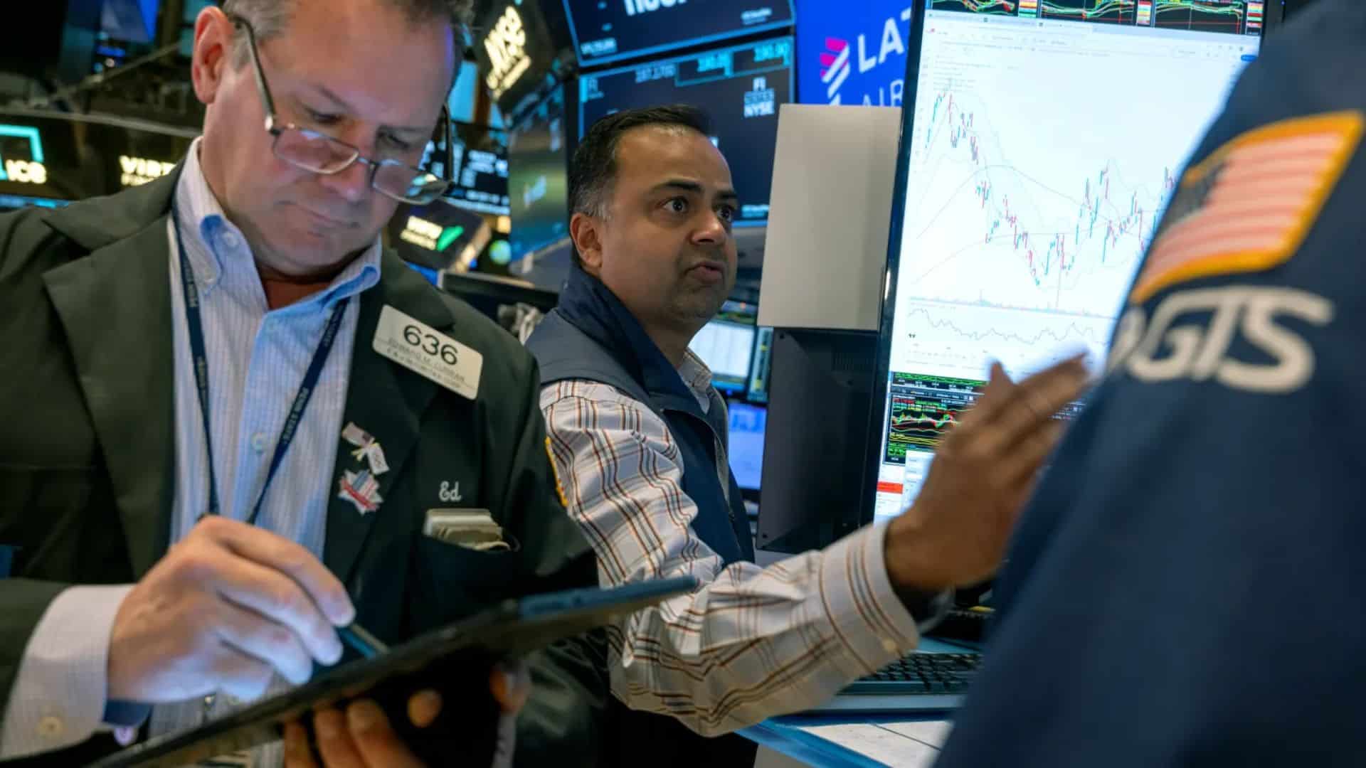 Read more about the article Markets Wrap: Dow Drops 400 Points Amid Tech Selloff and Rising US Yields