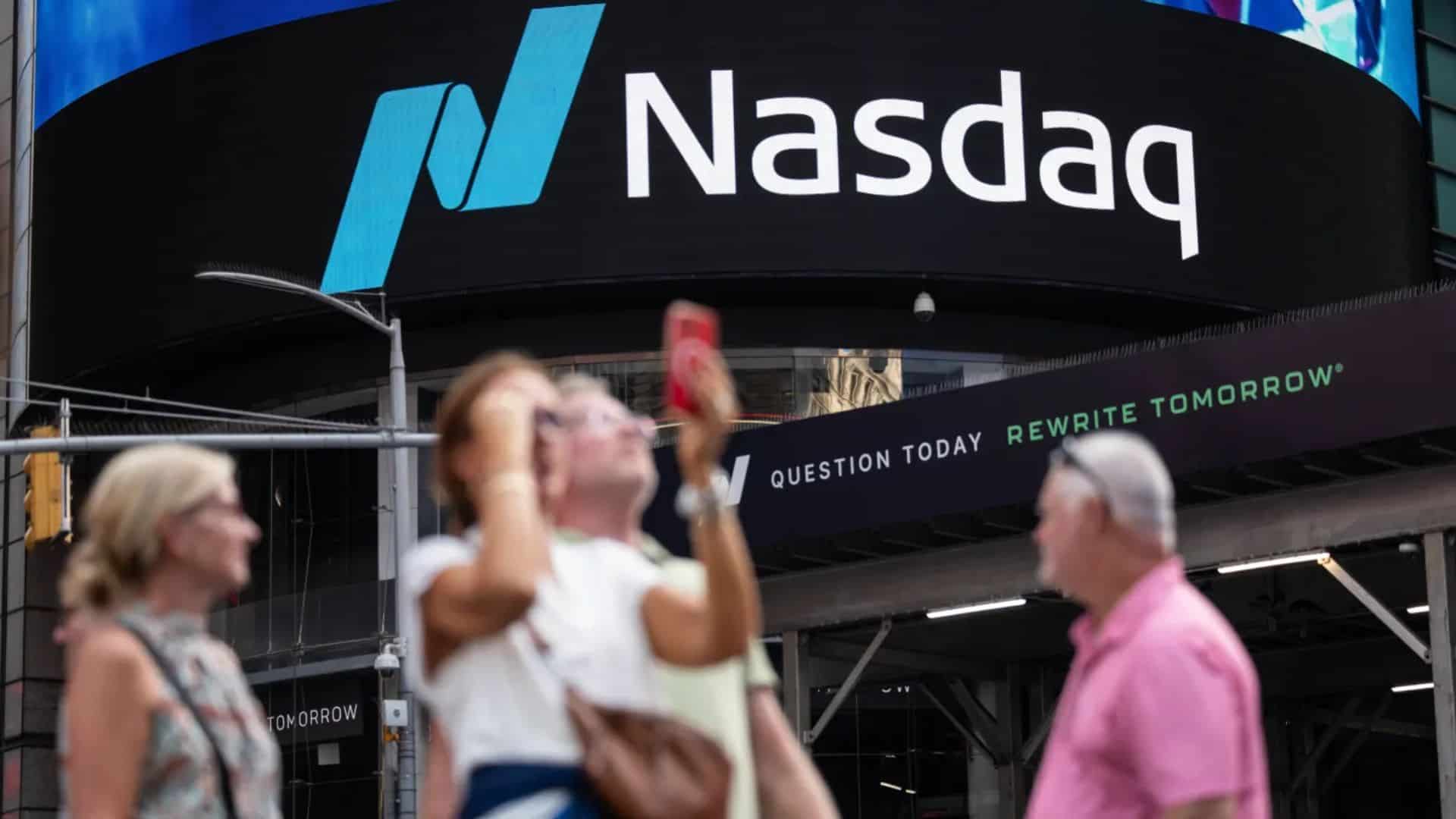 Read more about the article Markets Wrap: Nasdaq Hits New All-Time High While S&P 500 Struggles as Banks and Bitcoin Decline