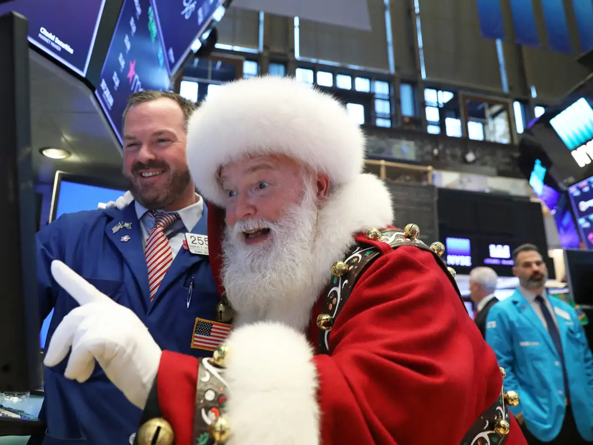 Read more about the article Navigating the Christmas Rally: Insights into December’s Stock Market Performance and Long-Term Investing Strategies