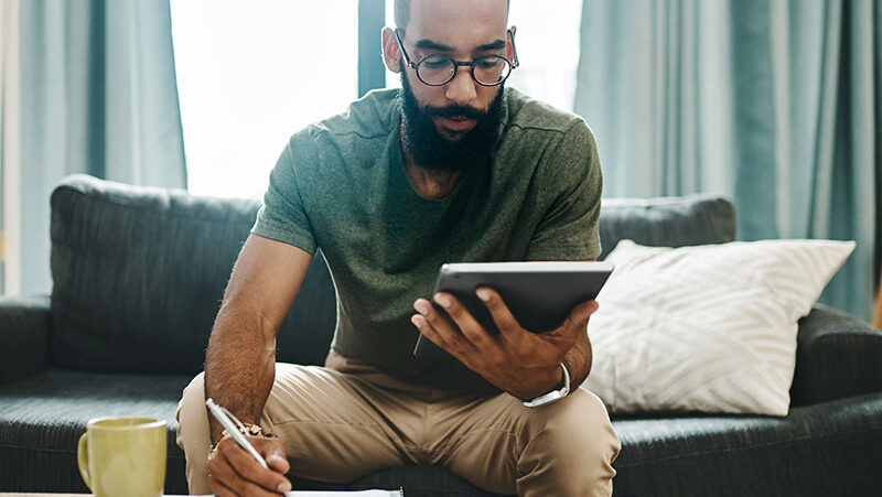 Read more about the article Most Canadian Investment Funds Lag Behind in 2024, Says S&P Report| AiF News Bites