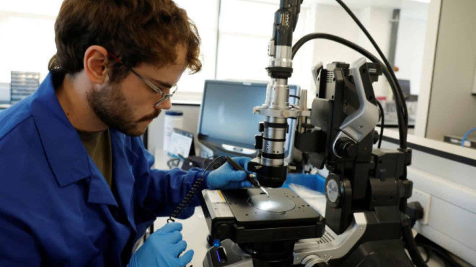 Read more about the article Major U.S. Healthcare Companies File for Bankruptcy Amid Rising Costs and Economic Pressure| AiF News Bites