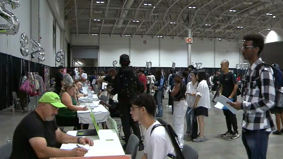 Canada youth unemployment, job market, Bank of Canada rate cut, Angus Reid, cost of living