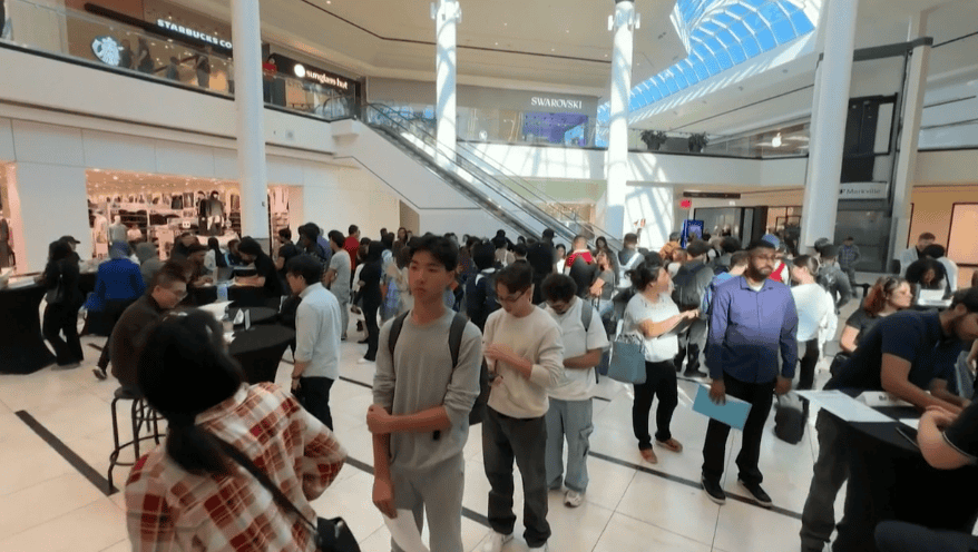 Read more about the article Graduates Struggle After a Year Unemployed: Job Fairs Flooded Amid Retail Shutdowns | AiF News Bites