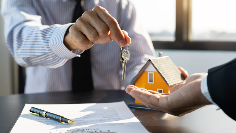 Read more about the article First-Time Buyers Delay Purchases Despite Improved Canadian Housing Market | AiF News Bites