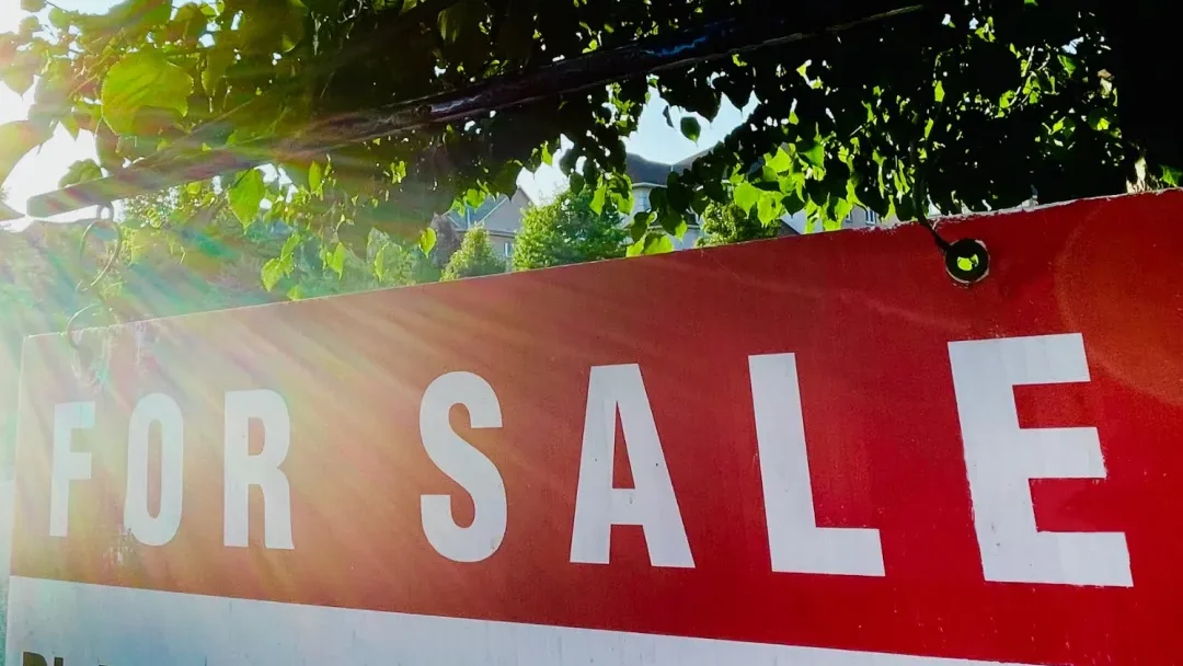 Read more about the article Toronto Homeowner Locked Out After Missing One Mortgage Payment as GTA Faces Wave of Power-of-Sale Listings| AiF News Bites