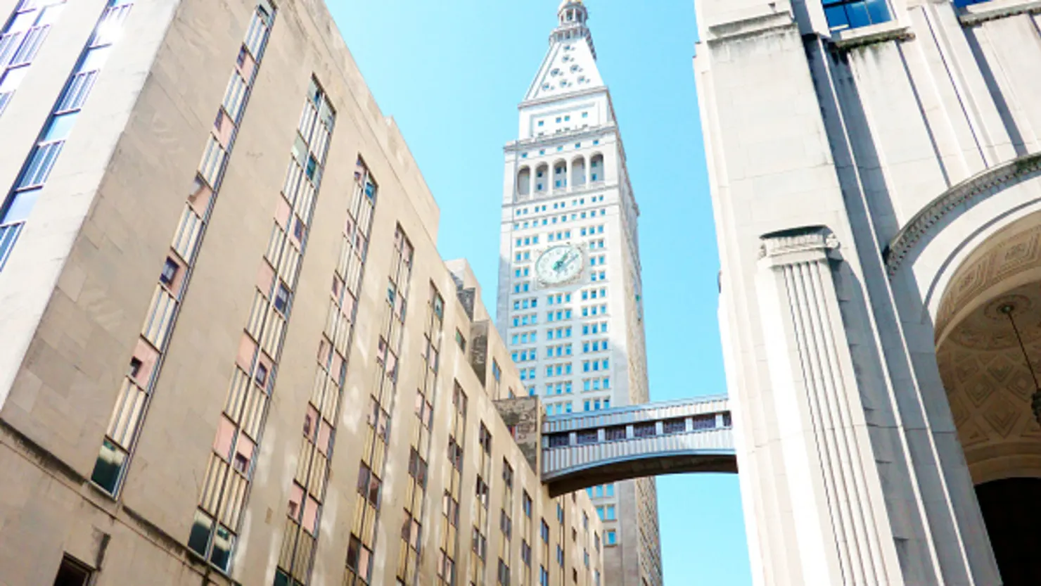 US Commercial Real Estate Transaction Volume Drops for First Time in Two Years