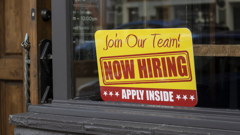 Read more about the article Canada’s Job Market Rebounds: 54,000 Jobs Added, Unemployment Rate Drops to 6.5% | AiF News Bites