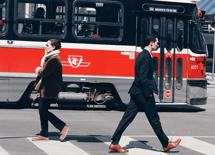 Read more about the article Canada Hiring Outlook 2026: Trade Uncertainty and AI Cool Job Expansion | AiF News Bites