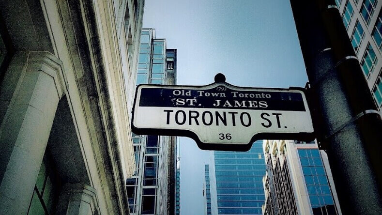 Canada PMI Signals Trouble: Services Contract for 5 Months While Manufacturing Stalls